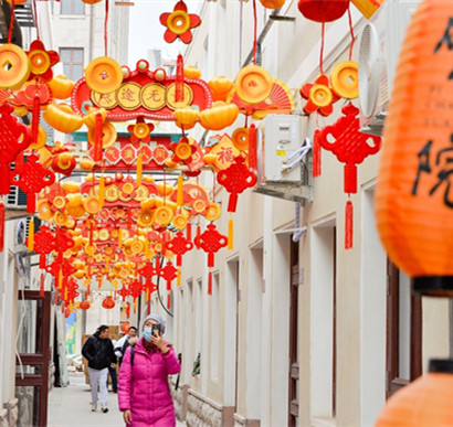 <b>氛围感拉满！青岛老城区开启“迎新年模式”</b>