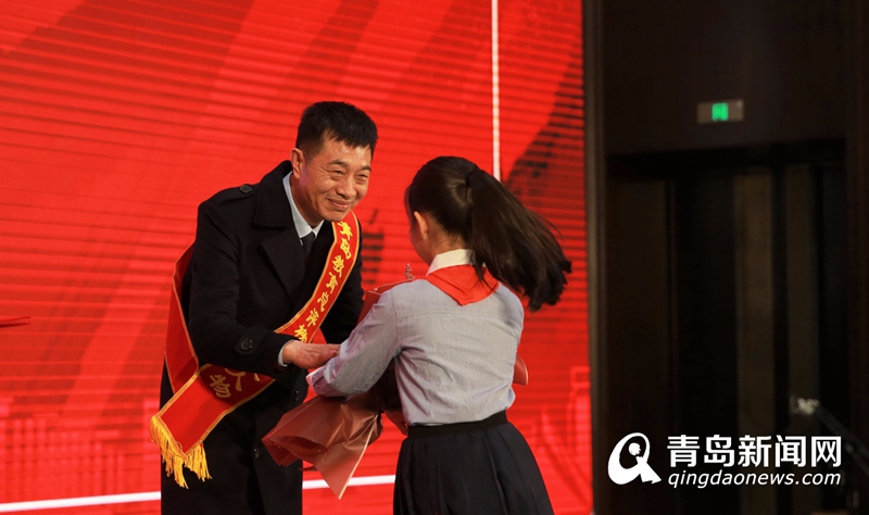 2019青岛教育＂年度风云人物＂吕文强：教育就是用一颗心感动另一颗心！