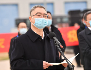 <b>青岛第五批援鄂医疗队返青 市领导机场迎接</b>