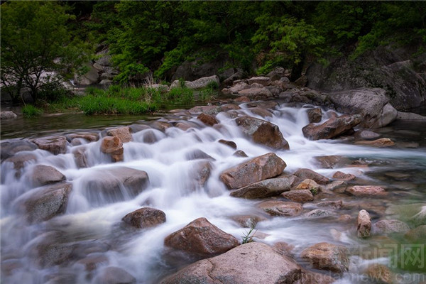 雨水充沛 崂山九水十八潭流水潺潺美景重现