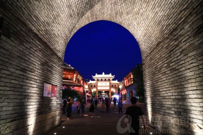 即墨古城夜经济丰富多彩 现代版《清明上河图》引人入胜