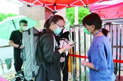多省份艺术生冒雨来青赴考 “破碎的石膏像”难住不少考生