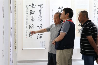 庆贺三十华诞 当代书坛名家题贺作品展在青岛啤酒节期间举办