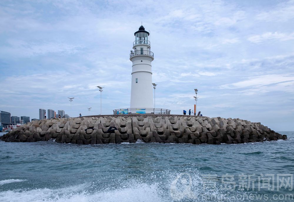 【城市大片】人说青岛好地方 八月风光海上看