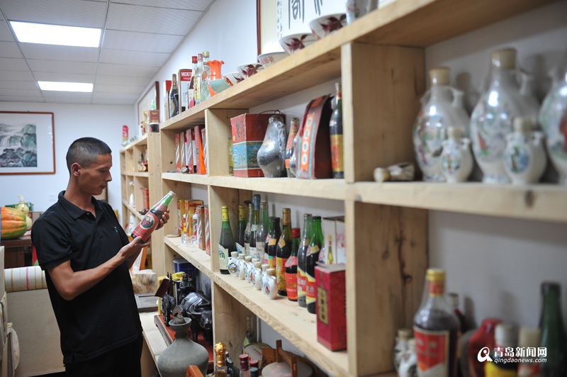 青岛有个＂老酒孙＂ 收藏的满屋老酒能在市区换套房
