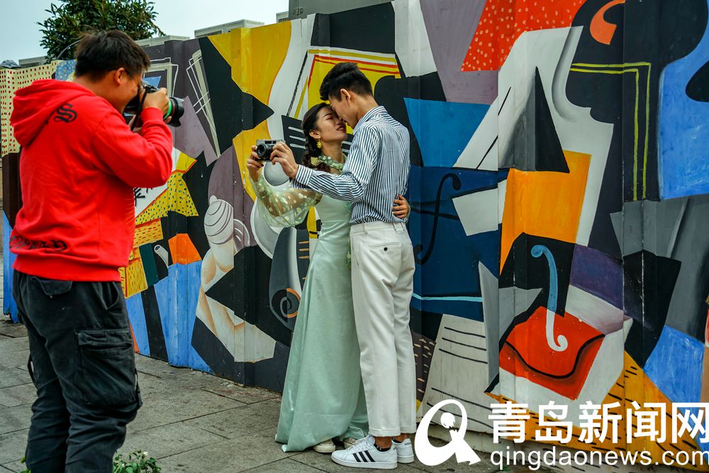 双节假日 青岛成为年轻人拍婚纱照的理想选择地