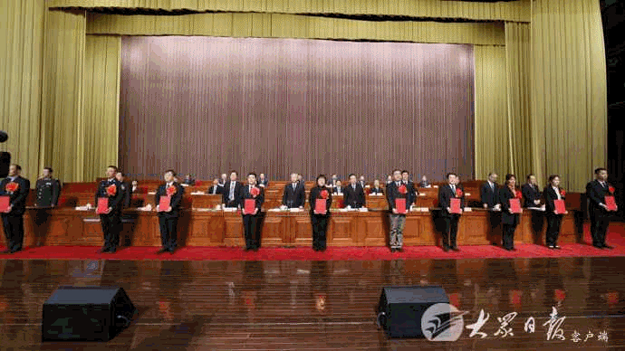 山东省抗击新冠肺炎疫情表彰大会隆重举行