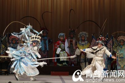 <b>“时尚青岛·青岛有戏”高端京剧演出举行 京剧名家献艺</b>