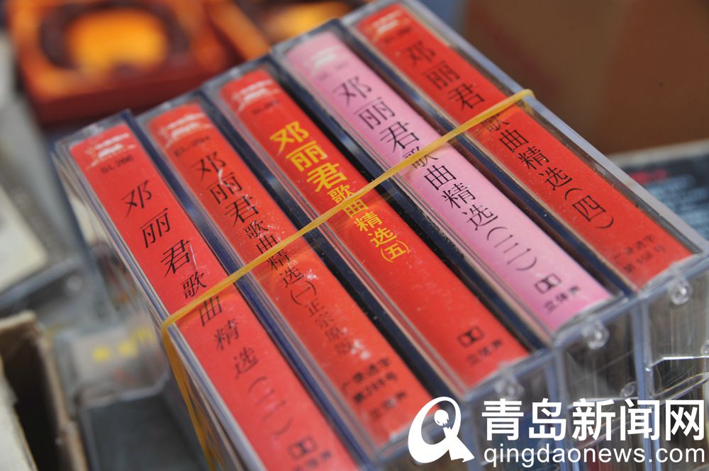 青岛昌乐路文化艺术品大集 流行于80年代的手工艺术品受青睐