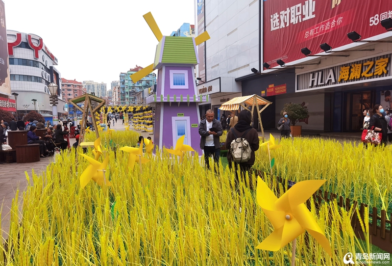 迎“五一”小长假 青岛台东步行街街景“焕然一新”