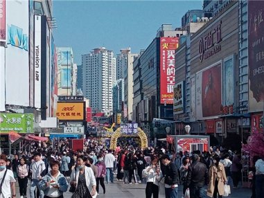 休闲购物好去处 “五一”期间青岛重点步行街营业额创新高