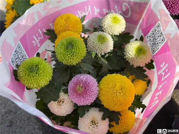 母亲节临近 青岛枯桃花卉市场销售升温