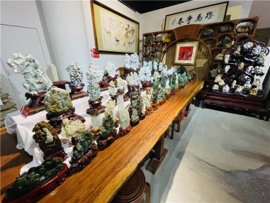 <b>“致敬百年路、启航新征程”玉石书画展在青岛崂山绿石博物馆举行</b>