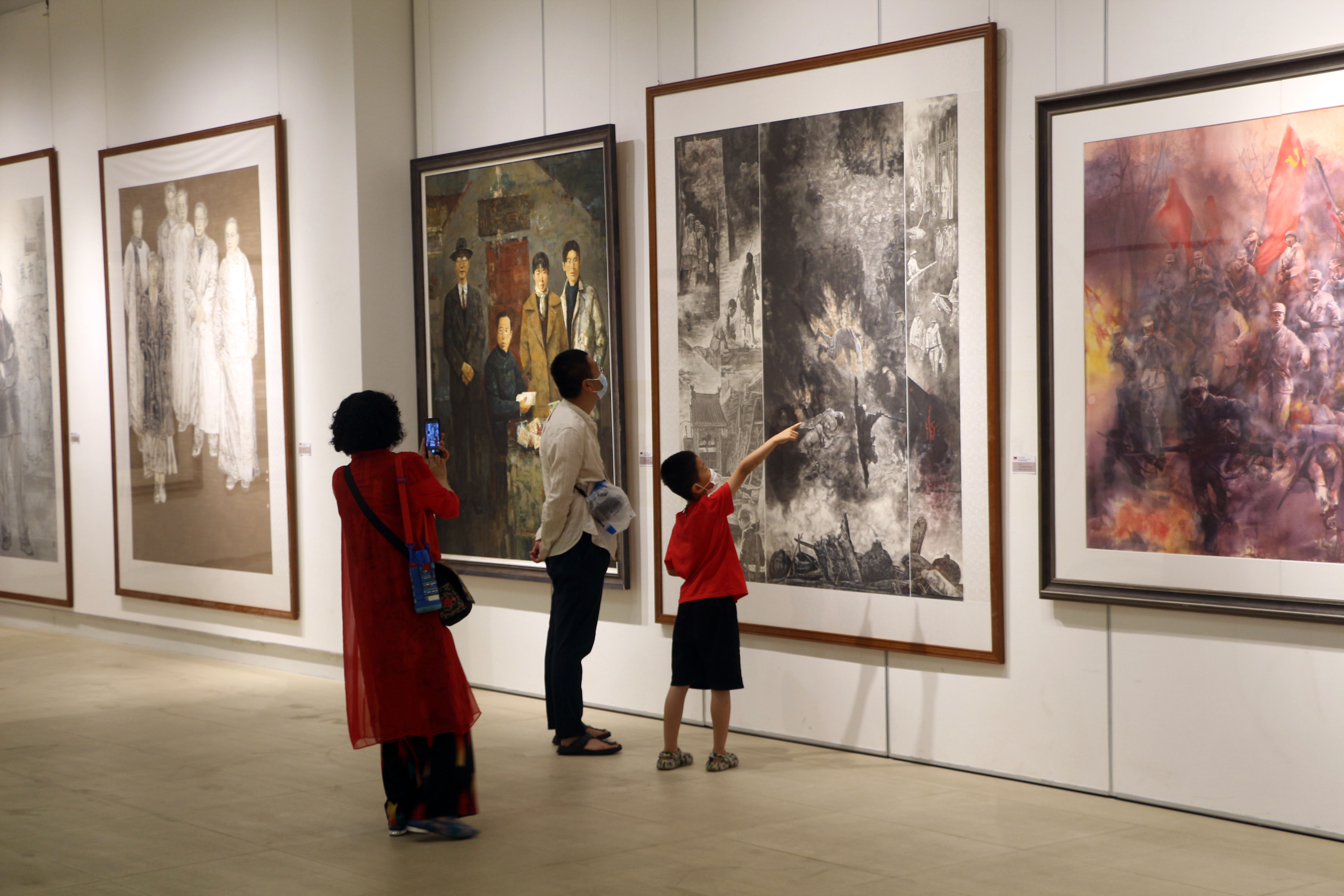 丹青颂歌 青岛重大题材美术创作作品展亮相青岛画院美术馆