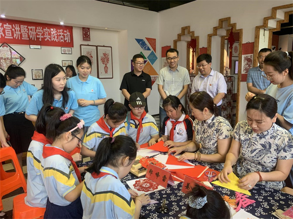 大学生文艺惠民志愿服务队在平度开展社会实践