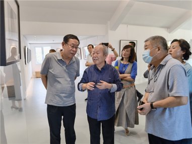 画中的诗歌·关维兴水彩精品展在青岛崂山区开展