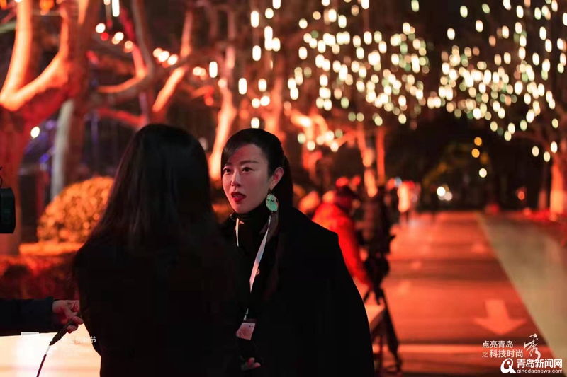 她把一场秀带回青岛老城区 让＂网红墙＂在冬日里又火了一把!