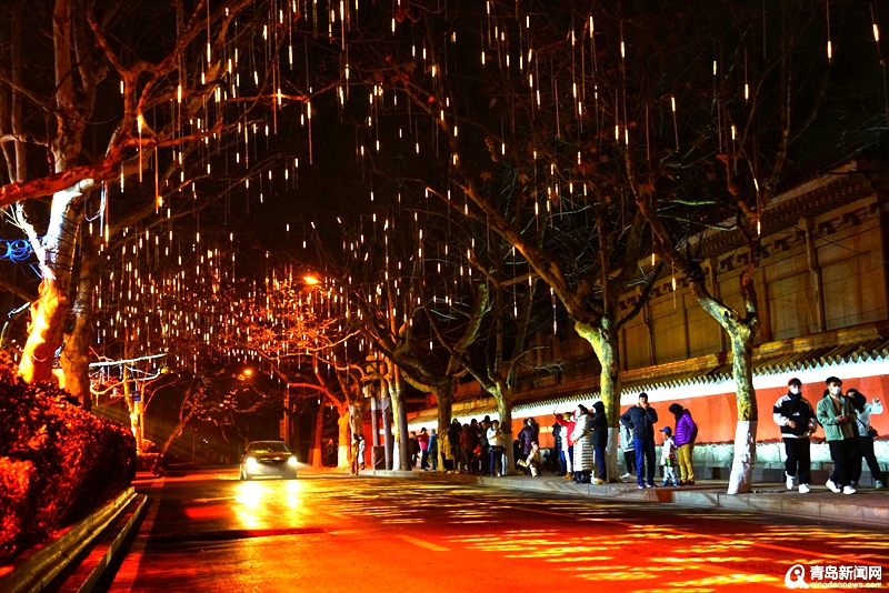 她把一场秀带回青岛老城区 让＂网红墙＂在冬日里又火了一把!