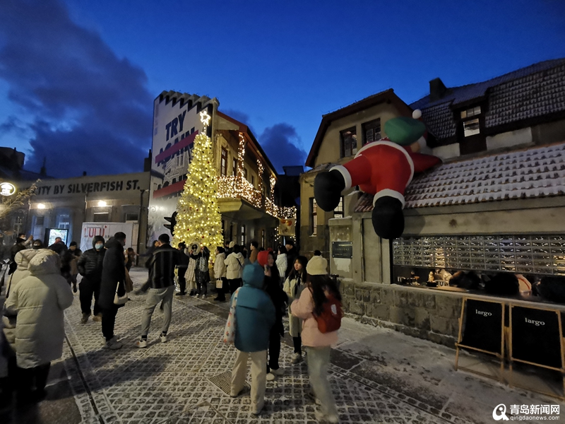 青岛老城区这条百年老街＂萌潮＂大变身!冬日氛围拉满
