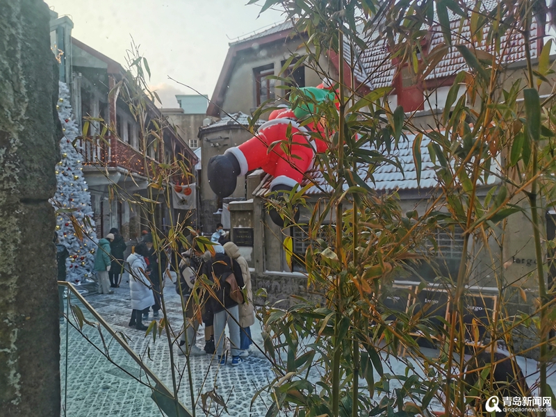 青岛老城区这条百年老街＂萌潮＂大变身!冬日氛围拉满