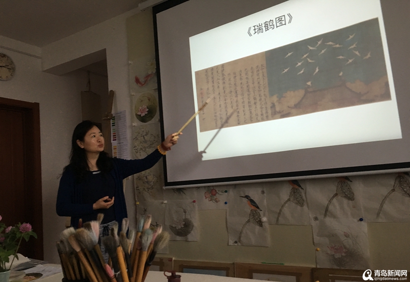 水墨细绘＂国韵青岛＂ 她开的国画班教出数十位女弟子!
