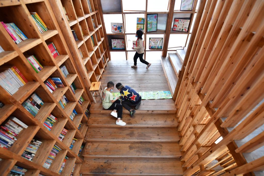 美到发光！邂逅这座侗乡木屋图书馆！