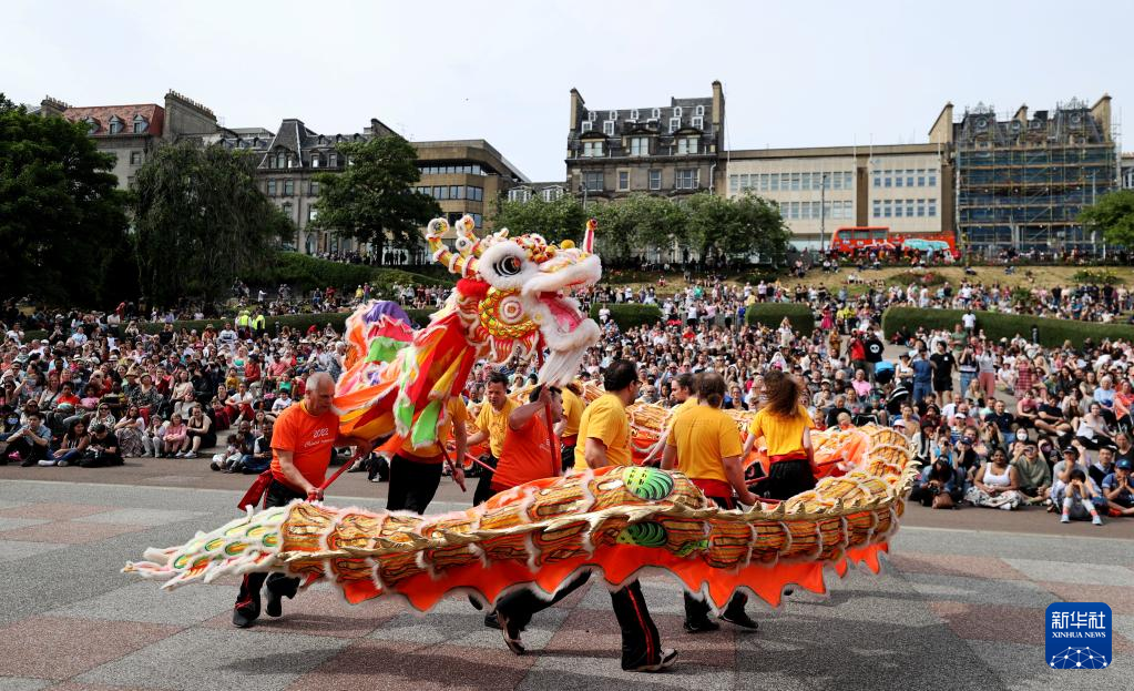 爱丁堡艺术节嘉年华开幕　中国文化演出获赞