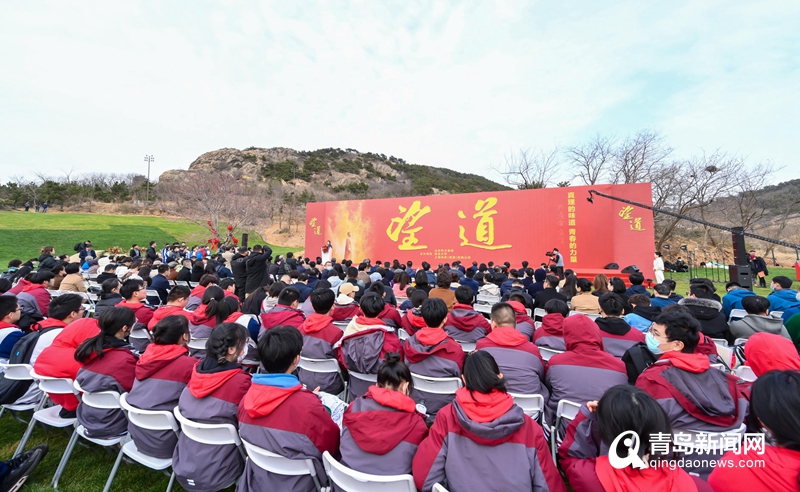 电影《望道》青岛首映 刘烨文咏珊演绎＂以笔为刃＂传奇人生