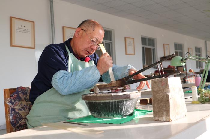 探访“中国鲁笔之乡”：108道工序精益传承