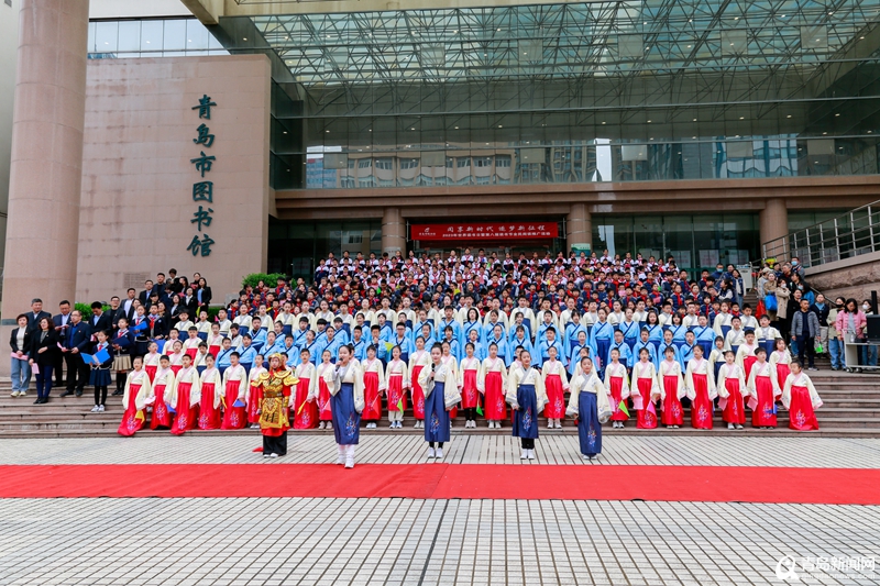 400名师生齐颂古诗词！青岛市图书馆共读快闪 喜迎世界读书日