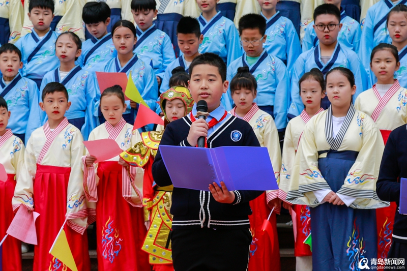 400名师生齐颂古诗词！青岛市图书馆共读快闪 喜迎世界读书日