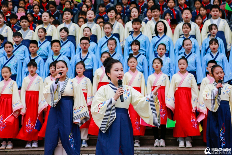 400名师生齐颂古诗词！青岛市图书馆共读快闪 喜迎世界读书日