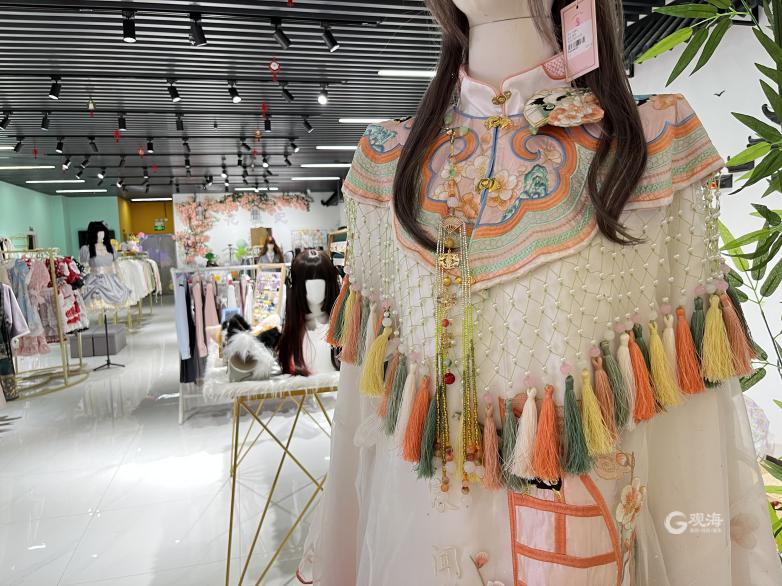 探访青岛汉服实体店：以“小”众服饰做“大”汉服产业