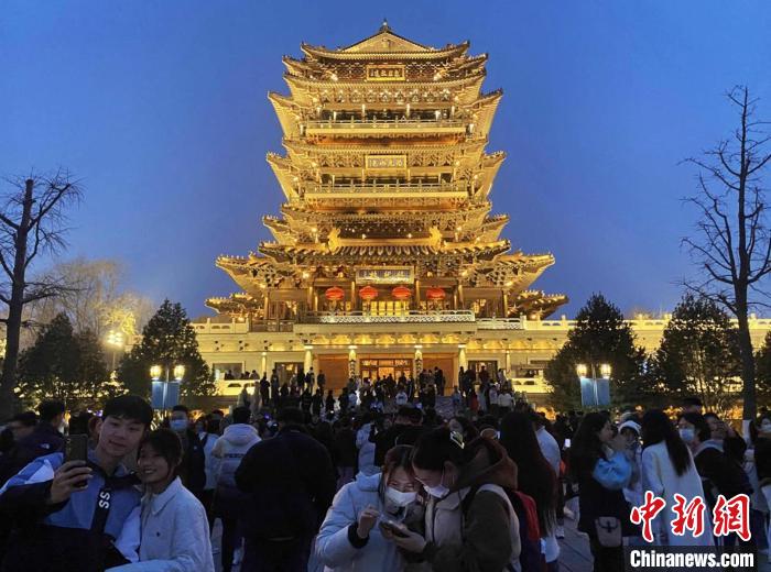 大明湖畔超然楼 半城湖色一楼璀璨