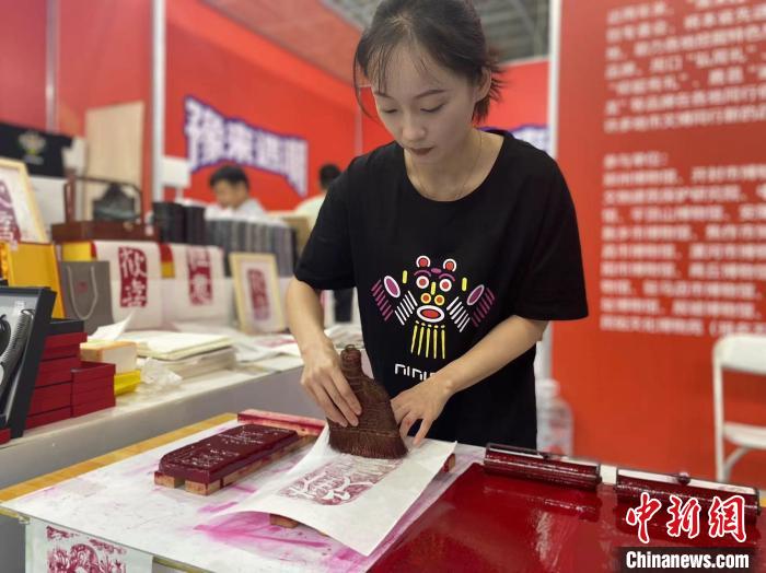 中外文化“潮玩”齐聚内蒙古