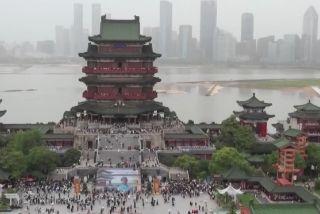 课本变身“旅游攻略”！课本游成暑期新时尚