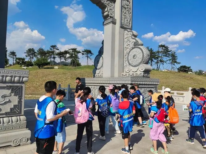 “研学游”助力旅企 住宿降级、只游不学问题受关注