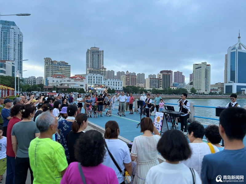 市南区“城市音乐角”社区音乐节为辖区居民送去夏日“清凉”体验