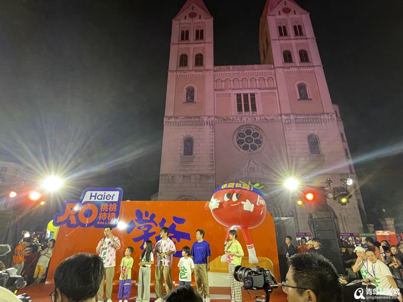 黄渤现身青岛老城！带着新片和市集 与父老乡亲见面