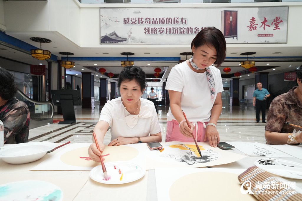 青岛市女艺术家情系传统七夕书画交流展开展