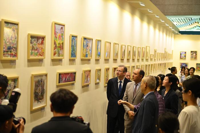 “艺汇丝路—丝路童心”画展开展 多国儿童绘敦煌