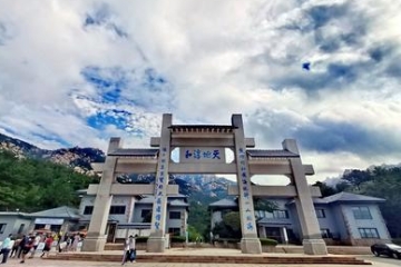 重阳节青岛景区推出福利活动，老年旅客迎来错峰出游热潮