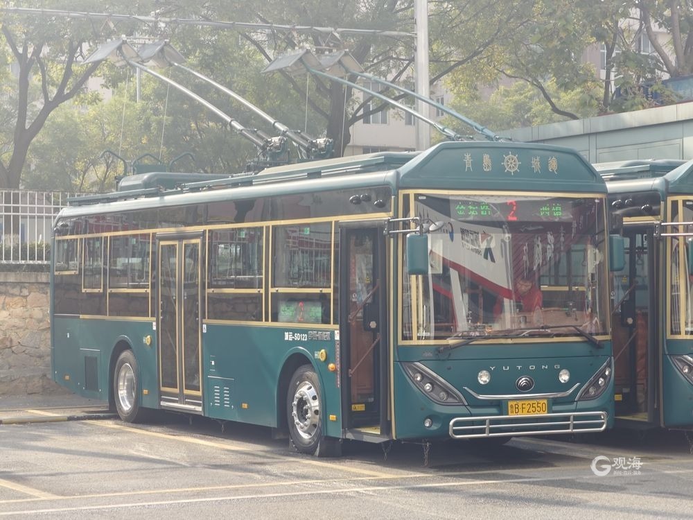 “复古铛铛车”亮相青岛街头，即将在2路线上线运行