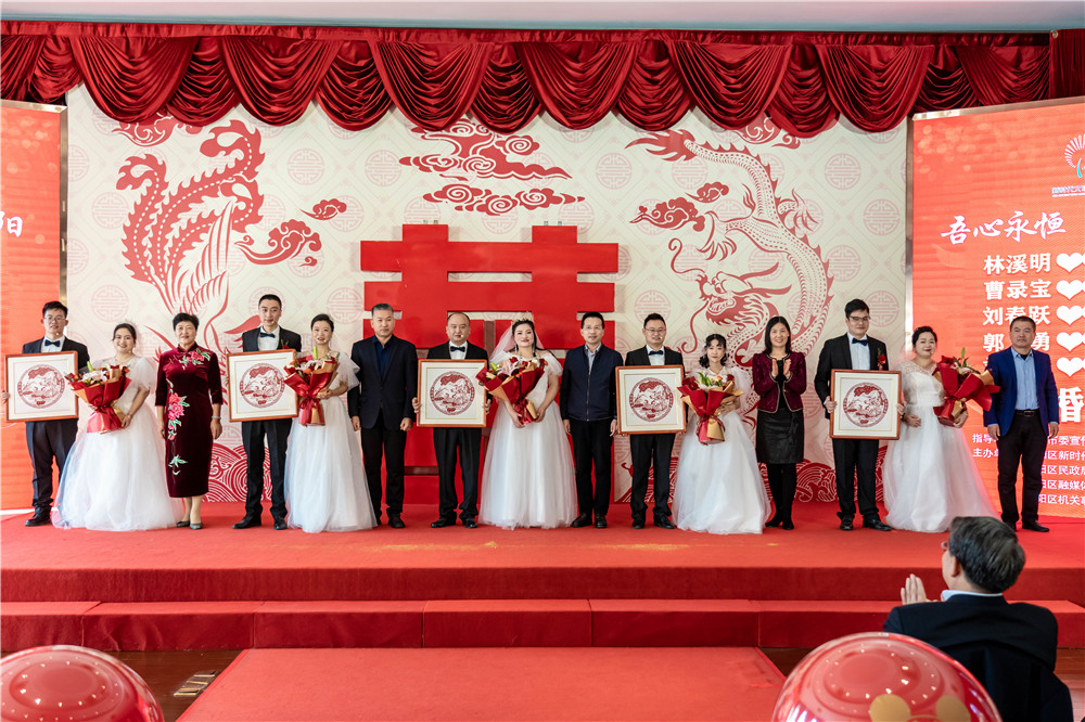 <b>青岛市新时代文明实践集体婚礼城阳专场举行</b>