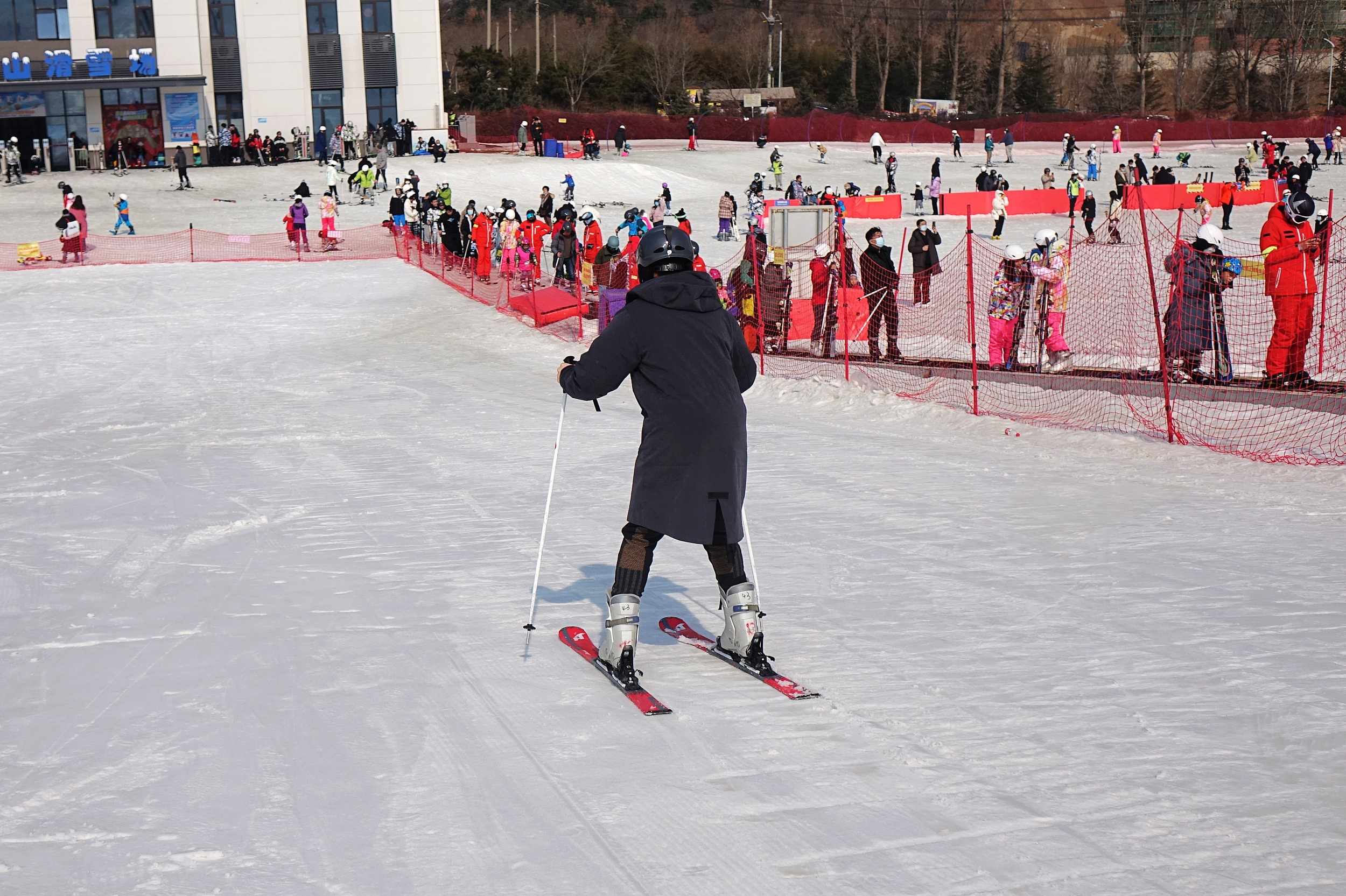“冰雪游”等主题热度高 元旦假期出游呈现“冷热双重天”