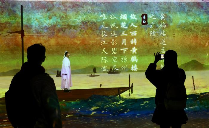 以数字技术探索诗词世界 中国古诗词新媒体艺术系列展开幕