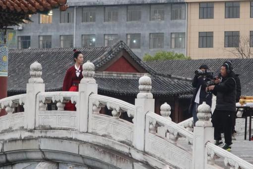 土味微短剧，为何爆火海外