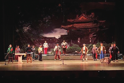 青岛一家民间剧团十八年来坚持演出歌剧《江姐》