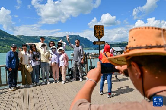 新疆旅游热度攀升 多地迎来客流高峰