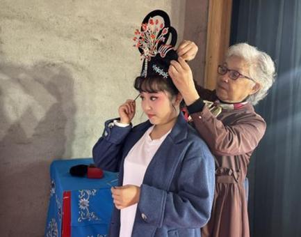 “戏剧活化石”在00后的唱念做打中复活